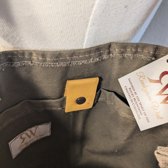 Tote - Picture 4 of 8